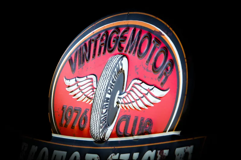 Targa decorativa vintage moto club in alluminio - Image 2