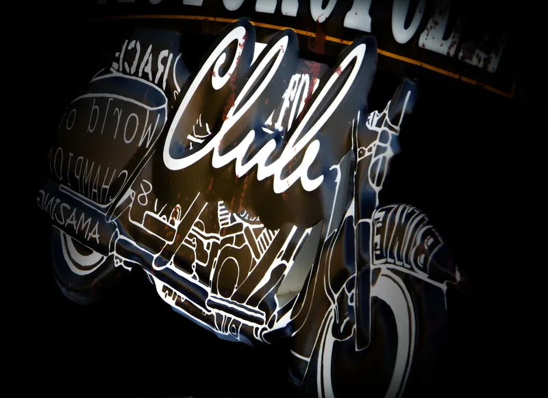 Targa decorativa vintage moto club in alluminio - Image 3