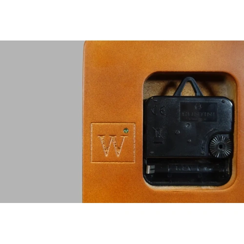 CORTEN CLOCK Orologio d'appoggio in legno verniciato