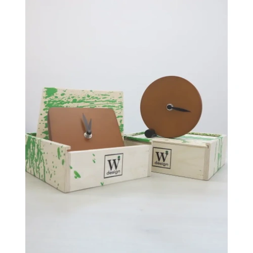 CORTEN CLOCK Orologio d'appoggio in legno verniciato